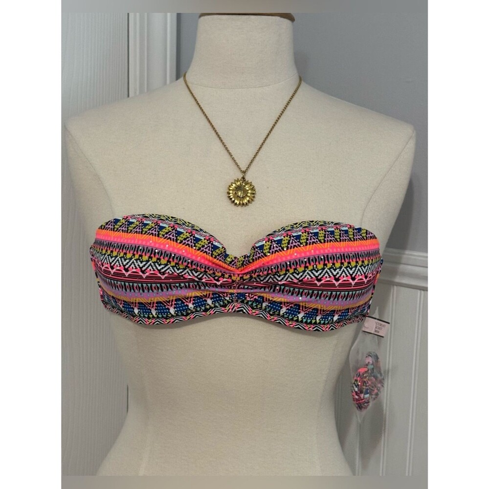 New with tags! Victoria’s Secret Swim bikini top!